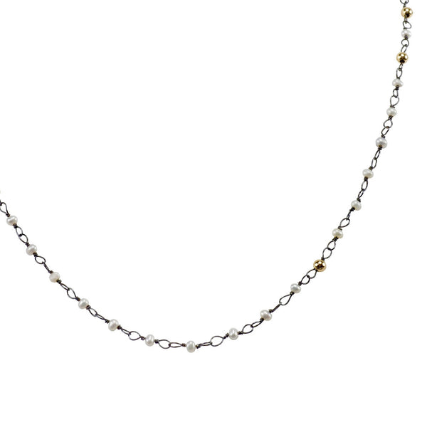 The Hand Tied Pearl Necklace With Gold Details